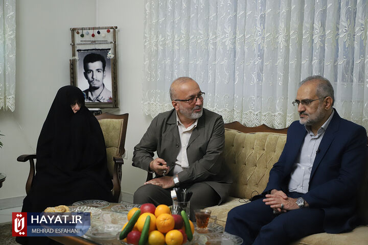 دیدار معاون پارلمانی رئیس جمهور با خانواده شهیدان شکرآبی