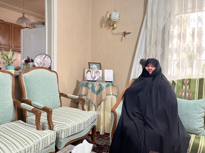 مهدی همیشه عکسم را همراه خود داشت/ زندگی حضرت زهرا (س) سرلوحه زندگی ما بود مهدی همیشه عکسم را همراه خود داشت/ زندگی حضرت زهرا (س) سرلوحه زندگی ما بود