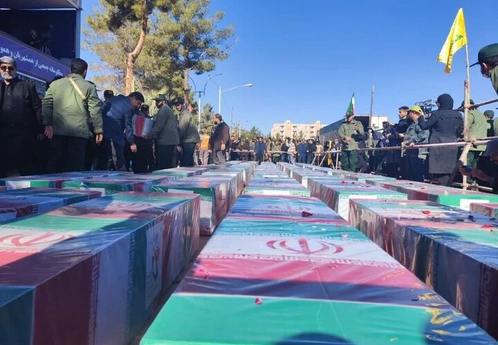 کودک ۸ ساله و پیرمرد ۶۷ ساله به جمع شهدا پیوستند/ بستری شدن ۳۴ نفر در ICU و انتقال یک کودک به تهران کودک ۸ ساله و پیرمرد ۶۷ ساله به جمع شهدا پیوستند/ بستری شدن ۳۴ نفر در ICU و انتقال یک کودک به تهران