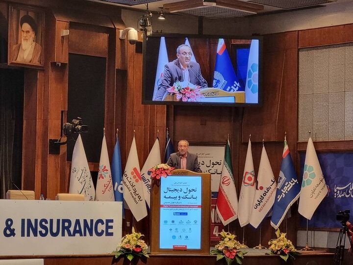 زنگ خطر خروج نخبگان از کشور به صدا درآمده است زنگ خطر خروج نخبگان از کشور به صدا درآمده است