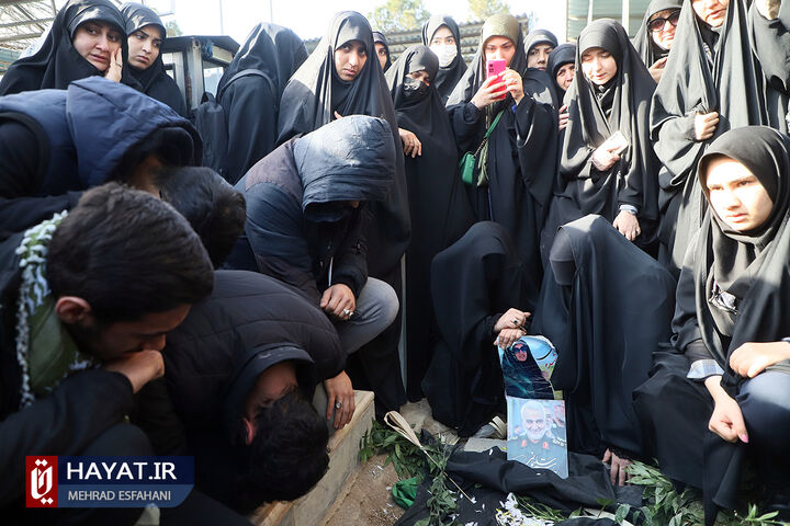 تشییع پیکر شهیده حادثه تروریستی کرمان «فائزه رحیمی» در گلزار شهدا