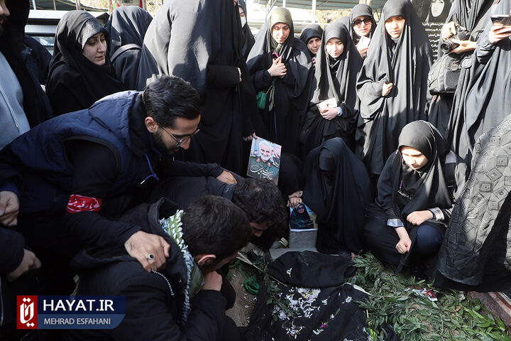 تشییع پیکر شهیده حادثه تروریستی کرمان «فائزه رحیمی» در گلزار شهدا