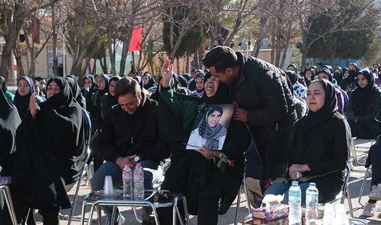 گل هایی که جای خالی دانش آموزان شهید را پر کردند + تصاویر