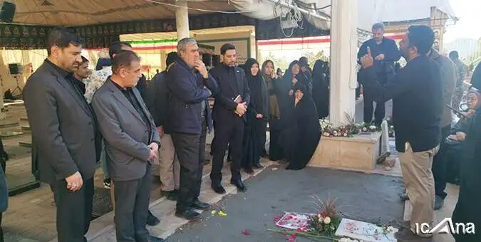 حضور اعضای کمیسیون امنیت ملی مجلس در جمع خانوادههای داغدار حادثه تروریستی کرمان حضور اعضای کمیسیون امنیت ملی مجلس در جمع خانوادههای داغدار حادثه تروریستی کرمان