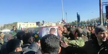 خاکسپاری پیکر مطهر شهید «عادل رضایی» در گلزار شهدای کرمان خاکسپاری پیکر مطهر شهید «عادل رضایی» در گلزار شهدای کرمان