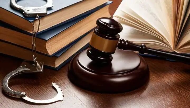 قطع انگشتان دست دو نفر در قم به عنوان مجازات دزدی قطع انگشتان دست دو نفر در قم به عنوان مجازات دزدی