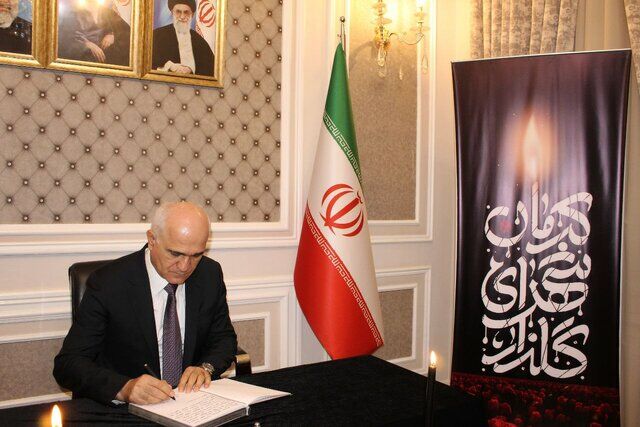 حضور و ابراز همدردی یک مقام ارشد باکو در سفارت کشورمان در پی حادثه تروریستی کرمان حضور و ابراز همدردی یک مقام ارشد باکو در سفارت کشورمان در پی حادثه تروریستی کرمان