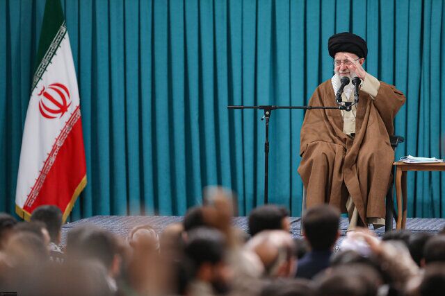 پاسداشت قیام ۱۹ دی ۱۳۵۶ قم با حضور رهبر انقلاب پاسداشت قیام ۱۹ دی ۱۳۵۶ قم با حضور رهبر انقلاب
