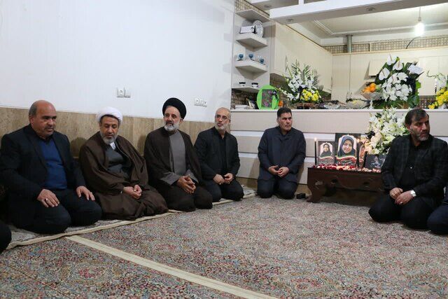 ابلاغ پیام تسلیت رهبر معظم انقلاب به خانواده شهدای حادثه تروریستی کرمان ابلاغ پیام تسلیت رهبر معظم انقلاب به خانواده شهدای حادثه تروریستی کرمان