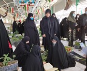 معاون امور زنان و خانواده رئیس جمهور به شهدای حادثه تروریستی کرمان ادای احترام کرد