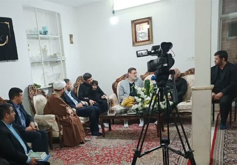 دیدار معاون رئیس جمهور با خانواده شهیدان «مریم قوچانی غروی» و «فاطمه دهقانی» + تصاویر