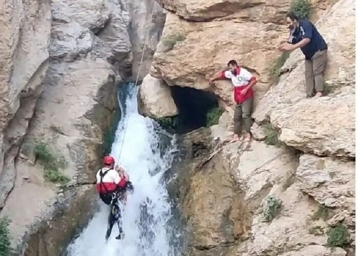 ۲ نوجوان مفقود شده در ارتفاعات جاده چالوس نجات یافتند