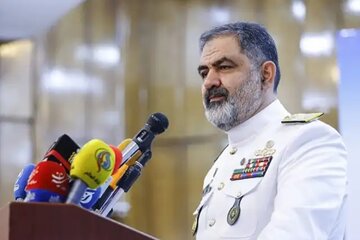 دریادار ایرانی: امکان زمین‌گیر کردن دشمن را در هر نقطه‌ای داریم