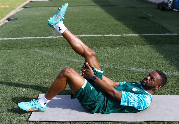 انتقال یامگا به بیمارستان پس از مصدومیت در تمرین استقلال انتقال یامگا به بیمارستان پس از مصدومیت در تمرین استقلال