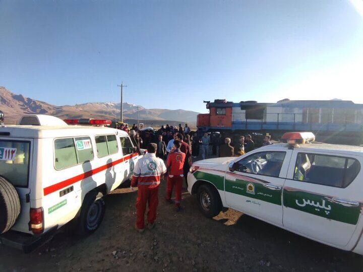 برخورد قطار کرمانشاه-ملایر با یک دستگاه خودرو ۲ جان باخته برجای گذاشت