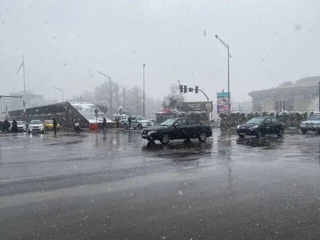 هوای تهران همچنان برای گروههای حساس آلوده است/ باران مشکل آلودگی را حل نکرد! هوای تهران همچنان برای گروههای حساس آلوده است/ باران مشکل آلودگی را حل نکرد!