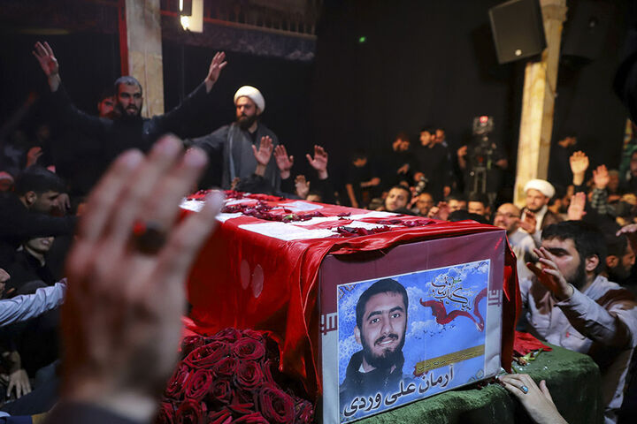 ماجرای راحتی آرمان علیوردی در آغوش حضرت سیدالشهداء (ع) + فیلم ماجرای راحتی آرمان علیوردی در آغوش حضرت سیدالشهداء (ع) + فیلم