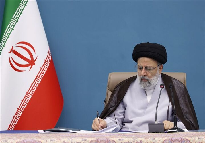 تسلیت رئیسی در پی درگذشت مادر شهیدان ثابت تسلیت رئیسی در پی درگذشت مادر شهیدان ثابت