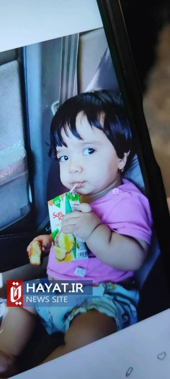 تصاویر جدید از بازیگوشیهای دختر کاپشن صورتی