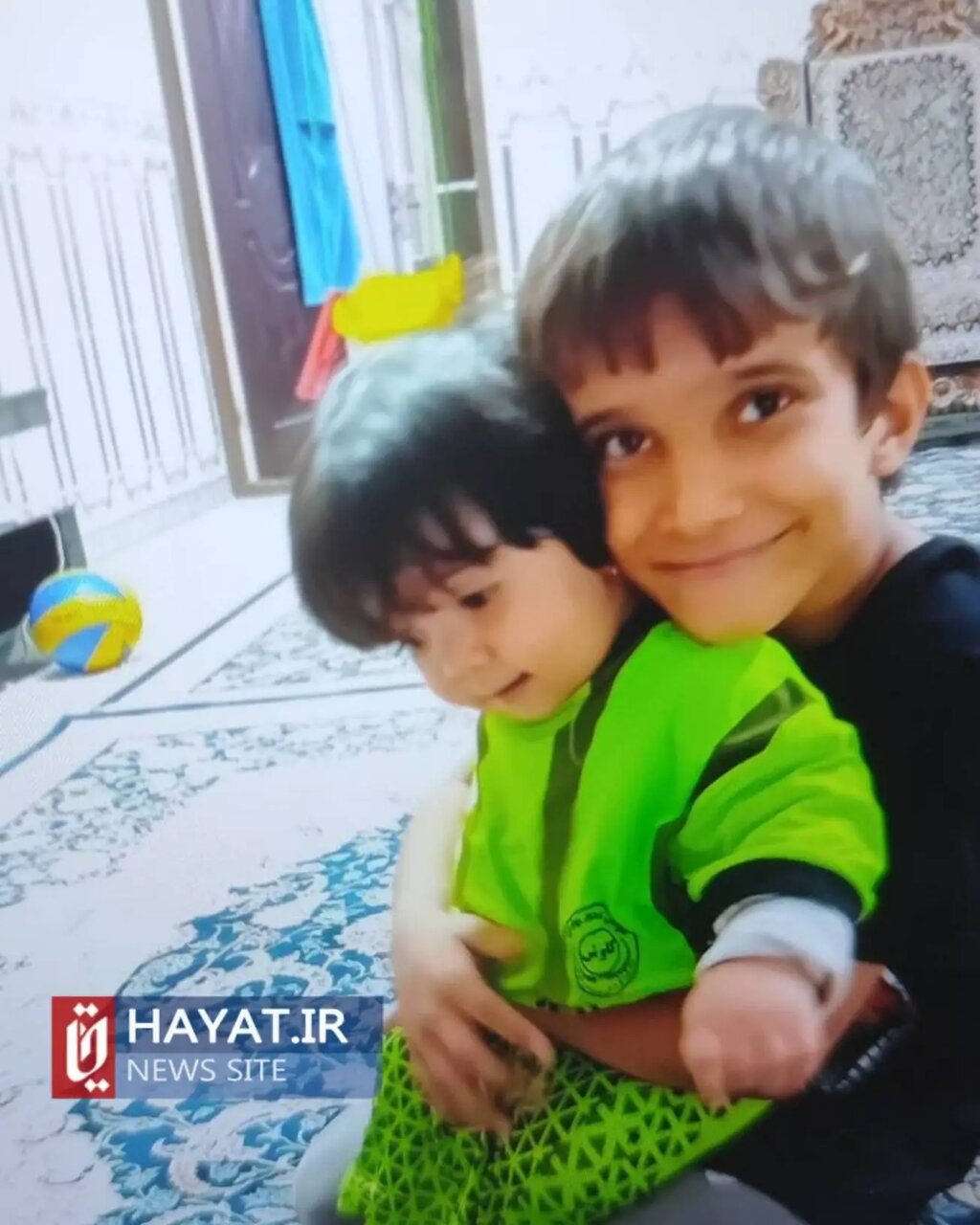 تصاویر جدید از بازیگوشیهای دختر کاپشن صورتی