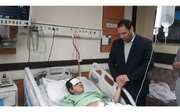 عیادت وزیر آموزش‌وپرورش از دانش‌آموز جانباز حادثه تروریستی کرمان
