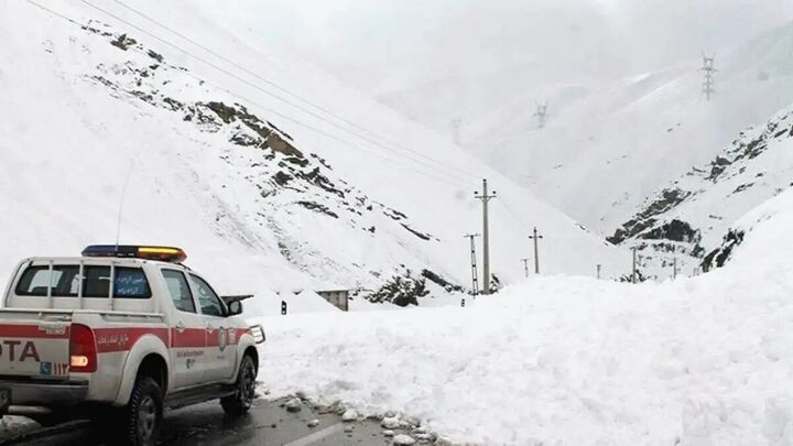 انسداد راه ۱۶۰ روستا در لرستان بر اثر بارش برف