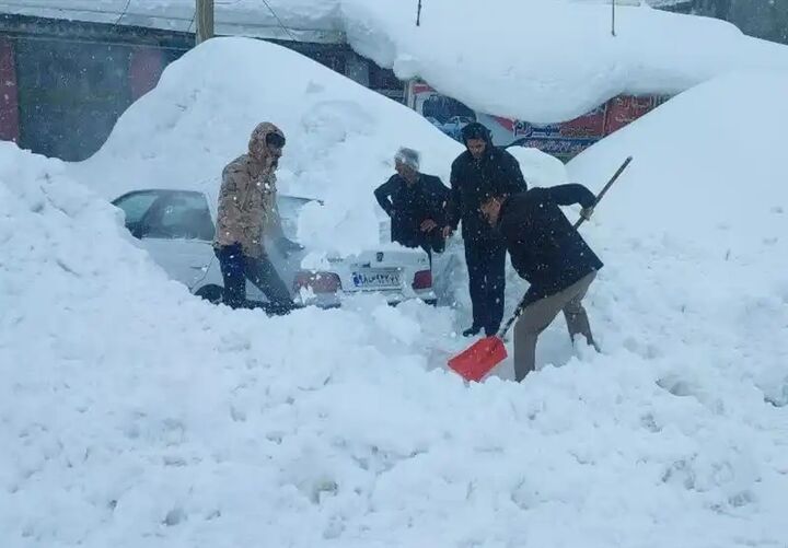 ۳۲ سانتی‌متر برف در کوهرنگ بر زمین نشست