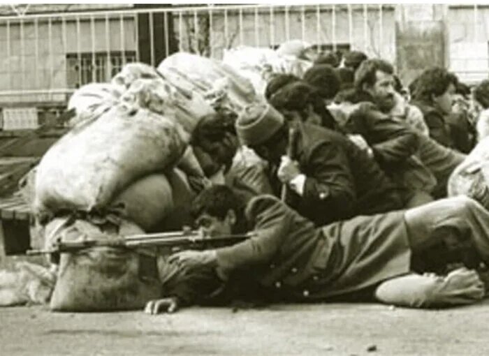 روزی که مردم، «آمل» را «هزار سنگر» انقلابشان کردند