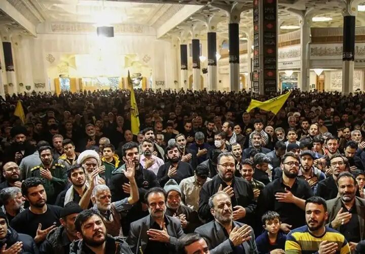 یادواره شهدای لشکر زینبیون در حرم حضرت معصومه(س) برگزار شد یادواره شهدای لشکر زینبیون در حرم حضرت معصومه(س) برگزار شد