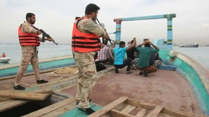 توقیف شناور خارجی با ۲ میلیون لیتر گازوئیل در خلیج فارس توقیف شناور خارجی با ۲ میلیون لیتر گازوئیل در خلیج فارس