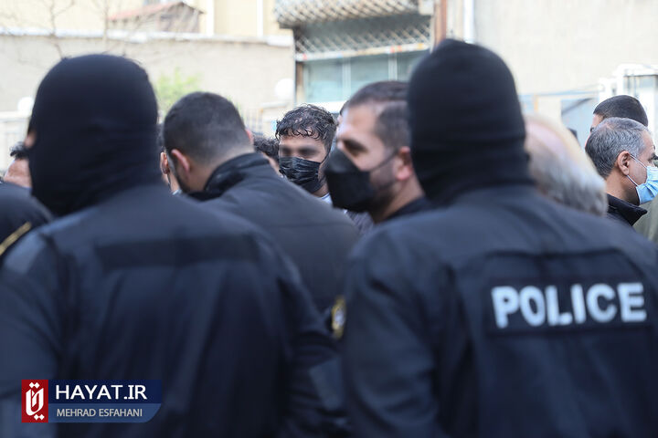 بازسازی صحنه جرم عاملان تخریب خودروهای شهروندان در خیابان مالک اشتر