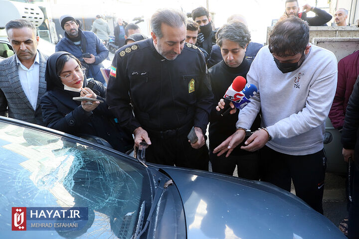 بازسازی صحنه جرم عاملان تخریب خودروهای شهروندان در خیابان مالک اشتر