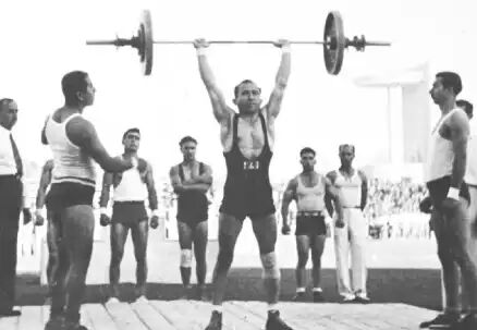 آقا معلمی که «الماس» تاریخ ورزش ایران شد آقا معلمی که «الماس» تاریخ ورزش ایران شد