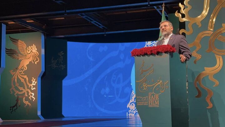 بانوان عفیف ایرانی پرچمدار این کشور هستند  بانوان عفیف ایرانی پرچمدار این کشور هستند