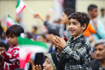 رئیس جمهور پنج هزار میلیارد ریال به بشاگردیها هدیه کرد رئیس جمهور پنج هزار میلیارد ریال به بشاگردیها هدیه کرد