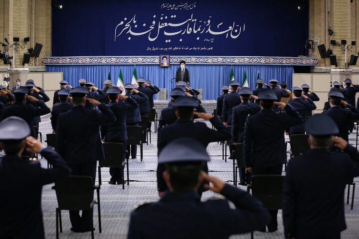 دیدار فرماندهان نیروی هوایی و پدافند هوایی ارتش با رهبر انقلاب دیدار فرماندهان نیروی هوایی و پدافند هوایی ارتش با رهبر انقلاب