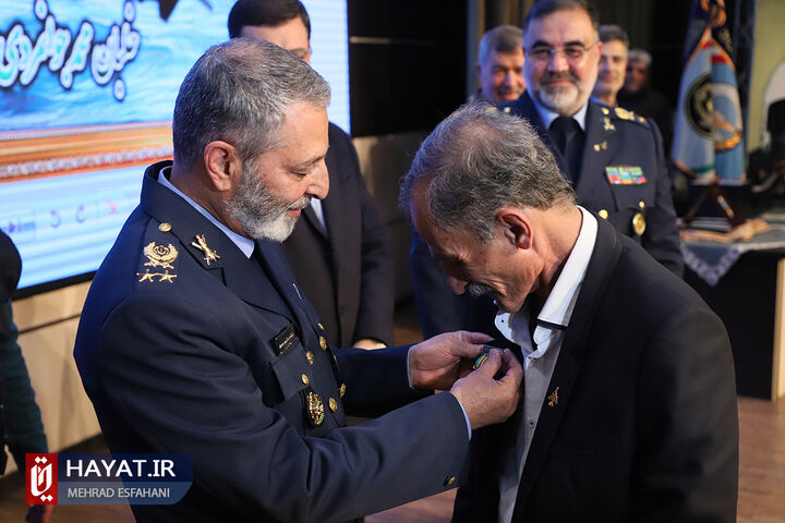 مراسم تقدیر و اعطای نشان افتخار به پیشکسوتان نیروی هوایی ارتش