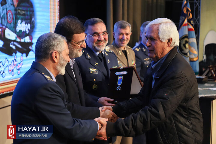 مراسم تقدیر و اعطای نشان افتخار به پیشکسوتان نیروی هوایی ارتش