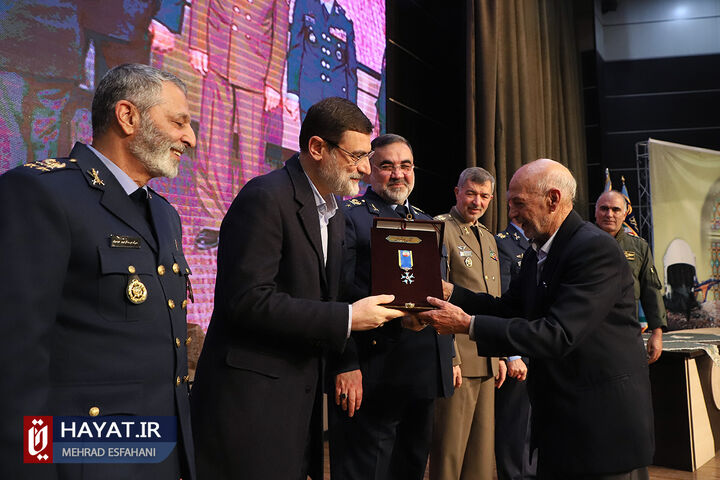 مراسم تقدیر و اعطای نشان افتخار به پیشکسوتان نیروی هوایی ارتش