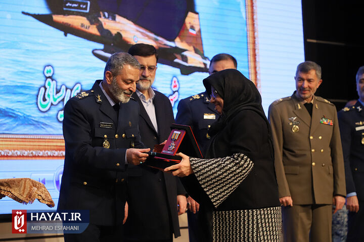 مراسم تقدیر و اعطای نشان افتخار به پیشکسوتان نیروی هوایی ارتش