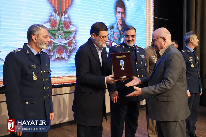 مراسم تقدیر و اعطای نشان افتخار به پیشکسوتان نیروی هوایی ارتش