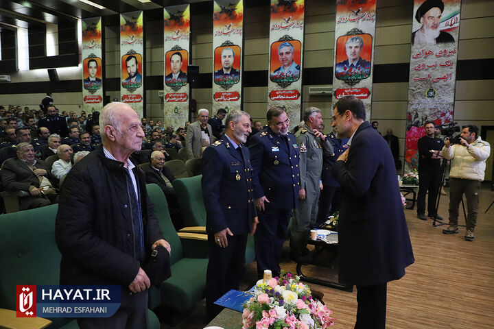 مراسم تقدیر و اعطای نشان افتخار به پیشکسوتان نیروی هوایی ارتش