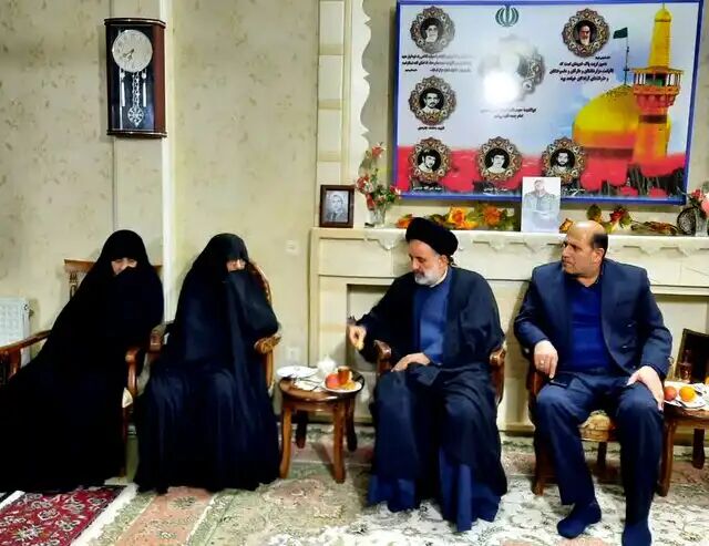 دیدار نماینده ولیفقیه در بنیاد شهید با خانواده شهیدان جنیدی دیدار نماینده ولیفقیه در بنیاد شهید با خانواده شهیدان جنیدی