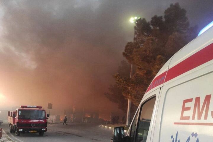 فیلم حریق در انبار لاستیک در خاور شهر فیلم حریق در انبار لاستیک در خاور شهر