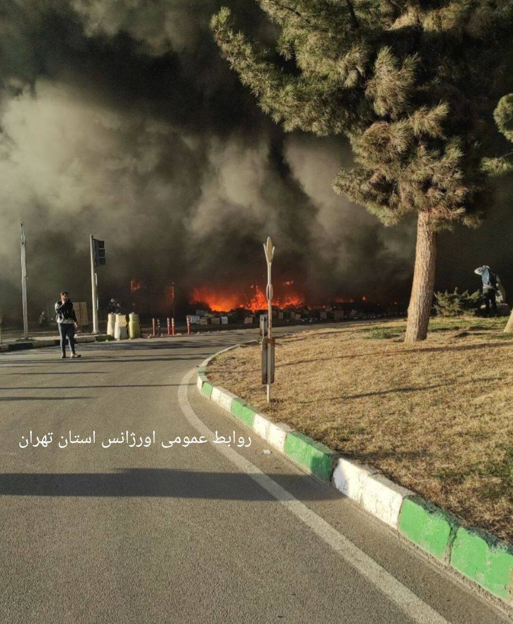 فیلم حریق در انبار لاستیک در خاور شهر