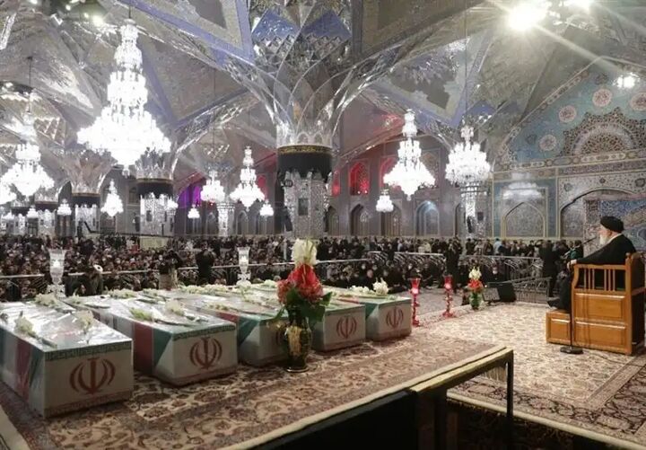 مراسم وداع با پیکر پنج شهید والامقام مدافع حرم در حرم مطهر رضوی  مراسم وداع با پیکر پنج شهید والامقام مدافع حرم در حرم مطهر رضوی