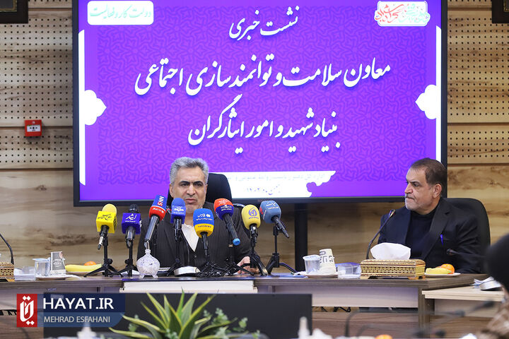 عقد قرارداد بیمه دی با ۸۱۰ بیمارستان برای خدمترسانی به ایثارگران/ اینکه تحریم دارویی نیستیم یک دروغ است  عقد قرارداد بیمه دی با ۸۱۰ بیمارستان برای خدمترسانی به ایثارگران/ اینکه تحریم دارویی نیستیم یک دروغ است