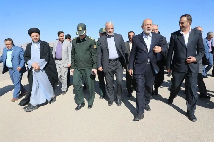 وزیر کشور  برای افتتاح چند طرح دهه فجری وارد بجنورد شد وزیر کشور  برای افتتاح چند طرح دهه فجری وارد بجنورد شد