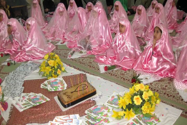 همزمان با ایام دهه فجر جشن تکلیف دانشآموزان دختر خلخال برگزار شد همزمان با ایام دهه فجر جشن تکلیف دانشآموزان دختر خلخال برگزار شد