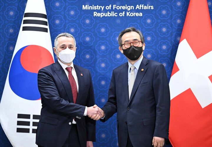 وزرای خارجه کرهجنوبی و سوئیس درباره جنگ اوکراین گفتگو کردند وزرای خارجه کرهجنوبی و سوئیس درباره جنگ اوکراین گفتگو کردند